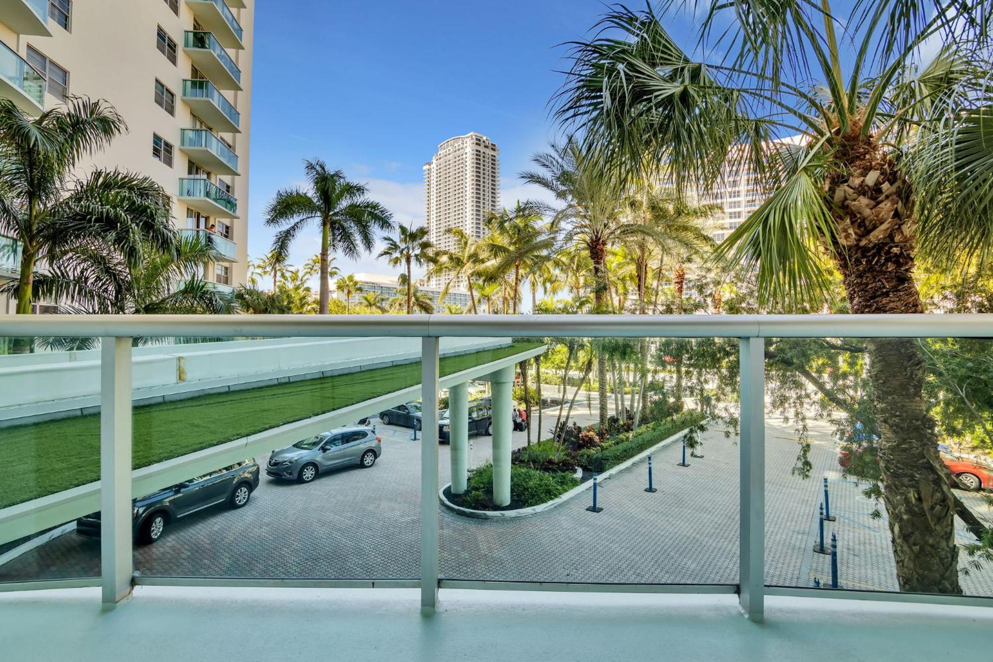 Apartment The Tides On The Hollywood